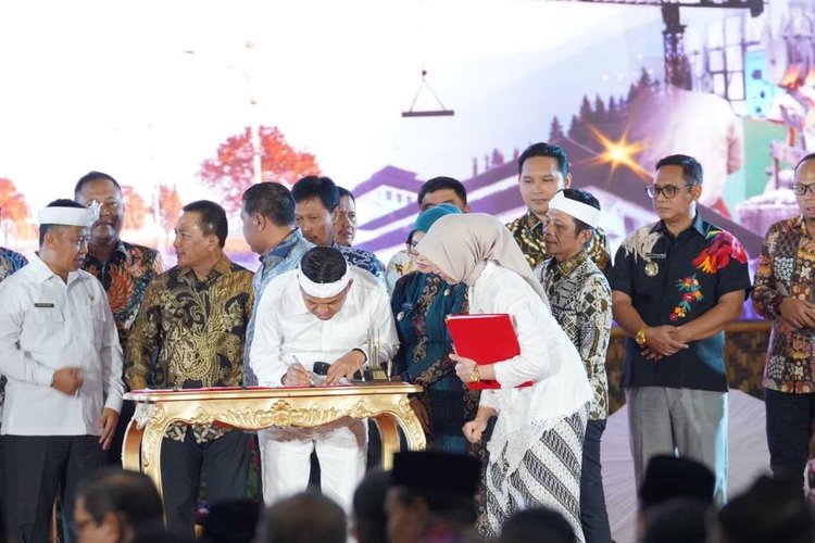 Plt Bupati Bekasi, Asep Surya Atmaja, menghadiri kegiatan Musyawarah Perencanaan Pembangunan (Musrenbang) Provinsi Jawa Barat di Gedung Pakuan.(Foto: Istimewa)