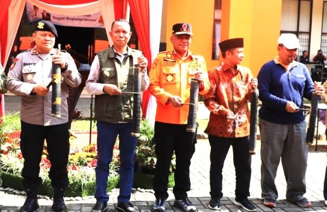 Pemkab Bekasi menggelar peringatan Hari Kesiapsiagaan Bencana (HKB) 2026 di Halaman Kantor Badan Penanggulangan Bencana Daerah (BPBD) Kompleks Pemkab Bekasi, Cikarang Pusat, Minggu (26/4/2026).(Foto: Humas Pemkab Bekasi) 