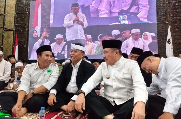 Wakil Walikota Bekasi Harris Bobihoe pada acara Halal Bihalal Idul Fitri 1447 H IPHI Jabar, di Masjid Al Muttaqin, Komplek Gedung Sate, Bandung, Jawa Barat, Sabtu (18/04).(Foto: Humas Pemkot Bekasi)