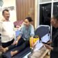 Wakil Wali Kota Bekasi Abdul Harris Bobihoe mengunjungi korban tabrakan KRL.(Foto: Humas Pemkot Bekasi)