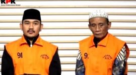 Tersangka kasus suap proyek ijon di Kabupaten Bekasi, Ade Kuswara Kunang dan ayahnya HM Kunang.(Foto: Istimewa)