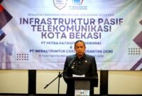 Wali Kota Bekasi Tri Adhianto pada penandatanganan kerja sama investasi infrastruktur pasif telekomunikasi di Hotel Santika Bekasi Hypermall pada Senin, 20 April 2026.(Foto: Humas Pemkot Bekasi)
