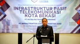 Wali Kota Bekasi Tri Adhianto pada penandatanganan kerja sama investasi infrastruktur pasif telekomunikasi di Hotel Santika Bekasi Hypermall pada Senin, 20 April 2026.(Foto: Humas Pemkot Bekasi)

