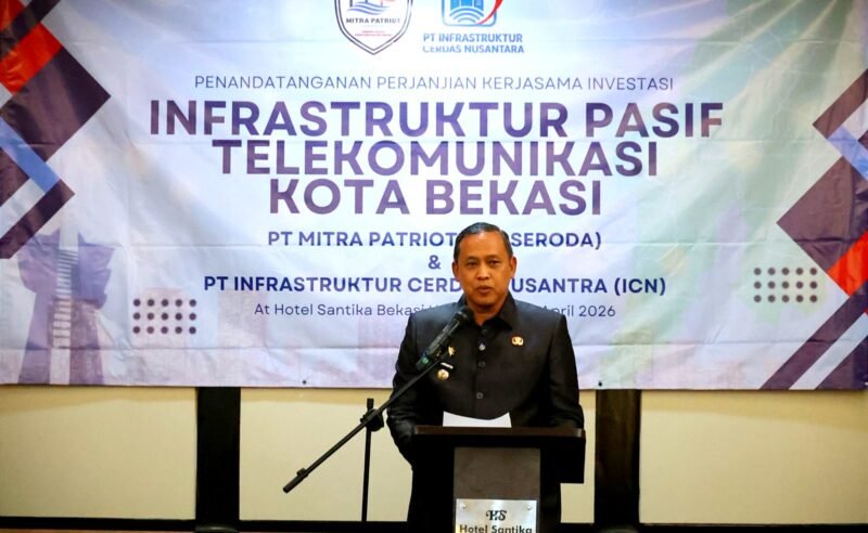 Wali Kota Bekasi Tri Adhianto pada penandatanganan kerja sama investasi infrastruktur pasif telekomunikasi di Hotel Santika Bekasi Hypermall pada Senin, 20 April 2026.(Foto: Humas Pemkot Bekasi)
