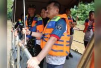 Wakil Wali Kota Bekasi Abdul Harris Bobihoe pada  kegiatan susur sungai, bersih-bersih Kali Bekasi, serta penanaman pohon di bantaran kali dalam rangka memperingati Hari Ulang Tahun (HUT) ke-29 Kota Bekasi.