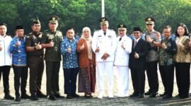 Wali Kota dan Wakil Wali Kota Bekasi bersama jajaran pejabat Muspida pada peringatan Hari Otonomi Daerah 2026.(Foto: Humas Pemkot Bekasi)