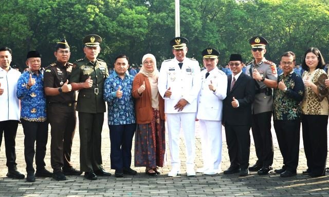 Wali Kota dan Wakil Wali Kota Bekasi bersama jajaran pejabat Muspida pada peringatan Hari Otonomi Daerah 2026.(Foto: Humas Pemkot Bekasi)