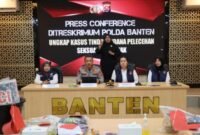 Kabid Humas Kombes Pol Maruli Ahiles Hutapea didampingi Kasubdit IV Renakta Ditreskrimum AKBP Irene Missy saat memberikan keterangan pers. (Foto : Polda Banten)