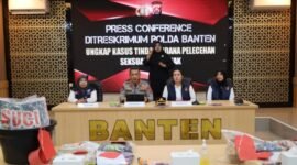 Kabid Humas Kombes Pol Maruli Ahiles Hutapea didampingi Kasubdit IV Renakta Ditreskrimum AKBP Irene Missy saat memberikan keterangan pers. (Foto : Polda Banten)