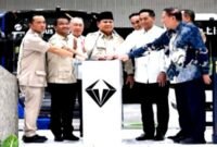 Presiden RI Prabowo Subianto membuka pabrik kendaraan listrik 
milik PT VKTR Sakti Industries (VKTS) di Magelang Jawa Tengah.(Foto: Istimewa)