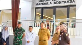 Wali Kota Bekasi Tri Adhianto saat  meresmikan Gedung Serbaguna Mandala Adhyaksa di Kayuringin Jaya, Kecamatan Bekasi Selatan, Senin (13/04/2026).(Foto: Humas Pemkot Bekasi)