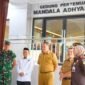 Wali Kota Bekasi Tri Adhianto saat  meresmikan Gedung Serbaguna Mandala Adhyaksa di Kayuringin Jaya, Kecamatan Bekasi Selatan, Senin (13/04/2026).(Foto: Humas Pemkot Bekasi)