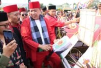 Wali Kota Bekasi Tri Adhianto pada puncak Festival Adu Bedug dan Dondang ke-19 Tahun 2026 Kecamatan Mustika Jaya, Minggu (19/4/2206).(Foto: Humas Pemkot Bekasi)