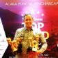 Wali Kota Bekasi Tri Adhianto menerima penghargaan sebagai Top Pembina BUMD 2026.(Foto: Humas Pemkot Bekasi)