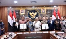 Disaksikan Menko Pangan, Wali Kota Bekasi Tandatangani PKS Perjanjian PSEL 
