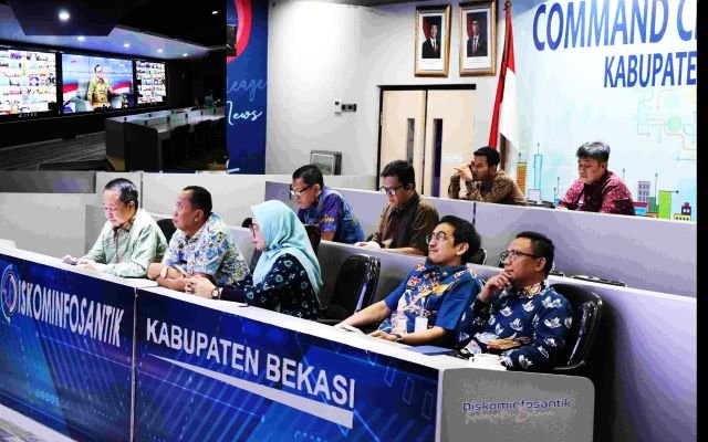 Pemkab Bekasi mengikuti Live Talkshow secara virtual yang diselenggarakan oleh BPSDM Kemendagri di Ruang Command Center Diskominfosantik, Cikarang Pusat, Kamis (16/04/2026).Foto: Pemkab Bekasi)