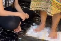 Video seorang perempuan dipaksa sumpah dengan menginjak Alquran viral di medsos.(Foto: Istimewa)
