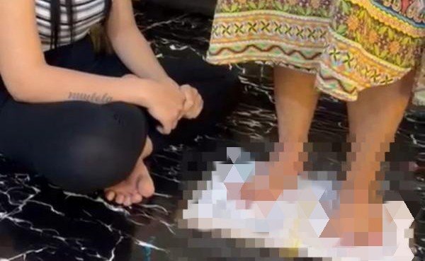 Video seorang perempuan dipaksa sumpah dengan menginjak Alquran viral di medsos.(Foto: Istimewa)