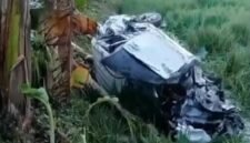 Mobil Avanza ringsek ditabrak KA Argo Bromo Anggrek di perlintasan swadaya di Kecamatan Pulokulon Grobogan Jateng.(Foto: Istimewa)