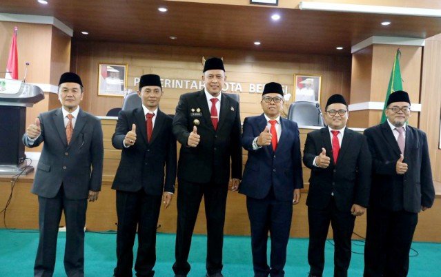 Wali Kota Bekasi Tri Adhianto usai melantik jajaran pengurus Badan Amil Zakat Nasional (Baznas) Kota Bekasi periode 2026–2031 di Aula Nonon Sonthanie, Kota Bekasi.(Foto: Humas Pemkot Bekasi)