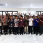 Wakil Wali Kota Bekasi Abdul Harris Bobihoe pada kegiatan Pelantikan Akbar Lembaga Pengembangan Profesi Himpunan Mahasiswa Islam (HMI) Cabang Kota Bekasi Tahun 2026 yang digelar di Gedung Graha 96, Kamis (30/4/2026).(Foto: Humas Pemkot Bekasi)