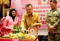 Wakil Wali Kota Bekasi Abdul Harris Bobihoe pada pengukuhan sekaligus pelantikan Indri sebagai Ketua IWSS Kota Bekasi Periode 2026-2031.(Foto: Humas Pemkot Bekasi)