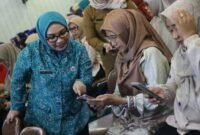 Ketua TP PKK Kota Bekasi, Wiwiek Hargono Tri Adhianto pada kegiatan Sosialisasi Aplikasi Website Si Cantik Kota Bekasi.(Foto: Humas Pemkot Bekasi)