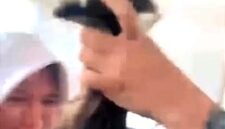 Rekaman video viral menayangkan siswi SMKN 2 Garut, menjerit menangis karena rambutnya dicukur paksa oleh guru .(Foto: Istimewa)