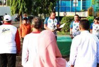 Wali Kota Bekasi Tri Adhianto memimpin langsung proses pelantikan H. Ade Ardiansyah sebagai Ketua Dekopinda Kota Bekasi periode 2025–2030 di Plaza Pemkot Bekasi, Selasa (05/05).(Foto: Humas Pemkot Bekasi)