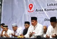 Wali Kota Bekasi Tri Adhianto kegiatan doa bersama untuk para korban kecelakaan antara KA Argo Bromo Anggrek dan KRL Commuter Line di kawasan Stasiun Bekasi Timur.(Foto: Humas Pemkot Bekasi)