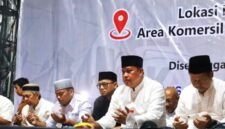 Wali Kota Bekasi Tri Adhianto kegiatan doa bersama untuk para korban kecelakaan antara KA Argo Bromo Anggrek dan KRL Commuter Line di kawasan Stasiun Bekasi Timur.(Foto: Humas Pemkot Bekasi)
