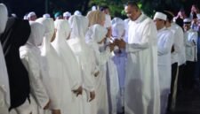 Wali Kota Bekasi Tri Adhianto pada acara Walimatulssafar, Rabu (5/5/2026), menjelang keberangkatan haji.(Foto: Humas Pemkot Bekasi)