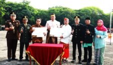  Wali Kota Bekasi Tri Adhianto pada Penandatanganan kerja sama dengan Kementerian Kehutanan Republik Indonesia dalam program penghijauan bertajuk Tri For Tree.(Foto: Humas Pemkot Bekasi)
