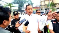 Wali Kota Bekasi Tri Adhianto saat.meresmikan perbaikan Jalan Raya Pekayon yang berada di depan kawasan Grand Galaxy City pada Minggu, (3/5/26).(Foto: Humas Pemkot Bekasi)
