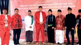 Wali Kota Bekasi, Tri Adhianto saat menghadiri kegiatan Sedekah Bumi.di wilayah Jatimurni, Kecamatan Pondok Melati, pada Sabtu, (2/5/26).(Foto Humas: Pemkot Bekasi)