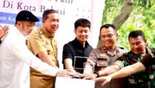 Wali Kota Bekasi Tri Adhianto pada Peluncuran pemasangan ducting pertama di Taman Cut Mutia.(Foto; Istimewa)