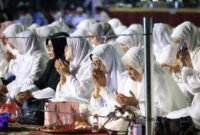 Acara Walimatulssafar Pemkot Bekasi di Plaza Pemkot Bekasi, melepas para ASN calon jamaah haji.(Foto: Humas Pemkot Bekasi)