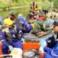 tim DLH bersama Komunitas Peduli Sungai Cileungsi dan Cikeas (KP2C) serta Tim Marinir TNI AL melaksanakan kegiatan susur sungai di sepanjang Daerah Aliran Sungai (DAS) Kali Bekasi.(Foto: Hms Pemkot Bekasi)