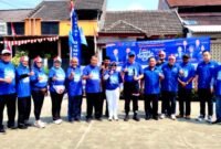Ketua DPC Partai Demokrat Kota Bekasi, Rony Hermawan bersama jajaran pengurus partai membuka gelaran Lomba Rakyat di RW 031 Rawalumbu Kota Bekasi, Minggu (23/8/2026).