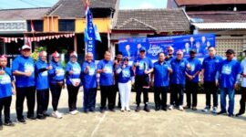 Ketua DPC Partai Demokrat Kota Bekasi, Rony Hermawan bersama jajaran pengurus partai membuka gelaran Lomba Rakyat di RW 031 Rawalumbu Kota Bekasi, Minggu (23/8/2026).
