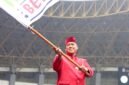 Wali Kota Bekasi Tri Adhianto pada acara Pesona Nusantara Bekasi Keren (PNBK) Jilid III di arena Car Free Day (CFD) Ahmad Yani, Minggu (40/8/2026).(Foto Hms Pemkot Bekasi)