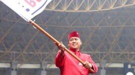 Wali Kota Bekasi Tri Adhianto pada acara Pesona Nusantara Bekasi Keren (PNBK) Jilid III di arena Car Free Day (CFD) Ahmad Yani, Minggu (40/8/2026).(Foto Hms Pemkot Bekasi)