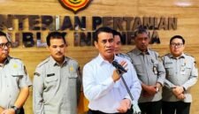 Mentan Amran  Sulaiman menyampaikan pencopotan 13 pejabat Kementan yang terbukti judi online.(Foto: Istimewa).