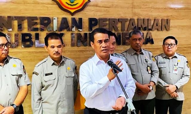 Mentan Amran  Sulaiman menyampaikan pencopotan 13 pejabat Kementan yang terbukti judi online.(Foto: Istimewa).
