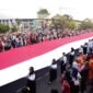Kirab Bendera Merah Putih sepanjang 100 meter yang melibatkan sekitar 200 peserta pada gelaran PNBK Jilid III di arena CFD Ahmad Yani Kota Bekasi.(Foto: Hms Pemkot Bekasi)