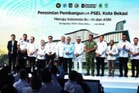 Peletakan batu pertama (ground breaking) Pembangunan PSEL di Bantargebang Kota Bekasi dihadiri langsung oleh sejumlah pejabat tinggi negara di antaranya Menteri Koordinator Bidang Pangan Zulkifli Hasan, Kepala Staf Angkatan Darat (KSAD) Maruli Simanjuntak, Gubernur Jawa Barat KDM, serta didampingi penuh oleh Wali Kota dan Wakil Wali Kota Bekasi.(Foto: Hms Pemkot Bekasi)