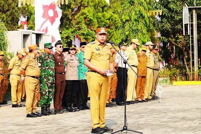 Wali Kota Bekasi Tri Adhianto memimpin Apel Pagi.(Foto: Hms Pemkot Bekasi)