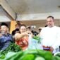 Wali Kota Bekasi Tri Adhianto meninjau langsung kondisi Pasar Baru Bekasi.(Foto: Hms Pemkot Bekasi)