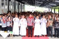 Tri Adhianto, saat menghadiri perayaan Hari Ulang Tahun (HUT) ke-4 Gereja Katolik Santo Stanislaus Kostka, Paroki Kranggan, Kecamatan Jatisampurna, Kota Bekasi.(Foto: Hms Pemkot Bekasi)