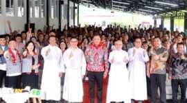 Tri Adhianto, saat menghadiri perayaan Hari Ulang Tahun (HUT) ke-4 Gereja Katolik Santo Stanislaus Kostka, Paroki Kranggan, Kecamatan Jatisampurna, Kota Bekasi.(Foto: Hms Pemkot Bekasi)